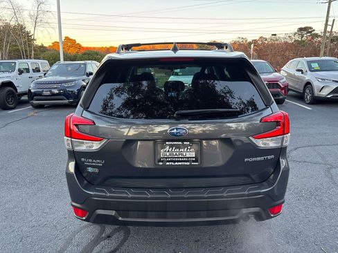 Used 2023 Subaru Forester Premium image 4