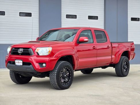 Used 2015 Toyota Tacoma 4x4 Double Cab w/ TRD Sport Package image 4