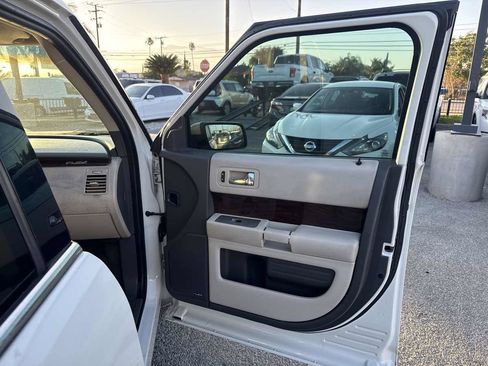 Used 2011 Ford Flex SEL w/ Rapid Spec Order Code FWD image 25