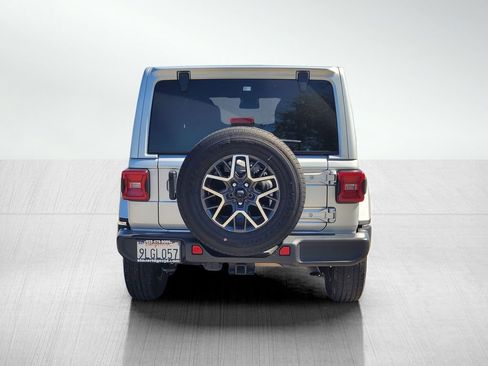 Used 2024 Jeep Wrangler Unlimited Sahara AWD/4WD image 5