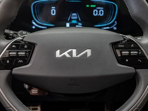 Certified 2024 Kia Niro SX Touring FWD image 14