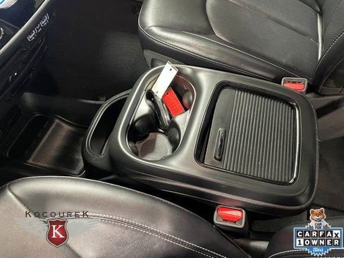 Used 2024 Chrysler Pacifica Touring-L w/ Uconnect Theater Family Group AWD/4WD image 18