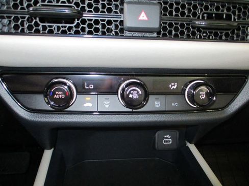 New 2026 Honda HR-V LX image 18