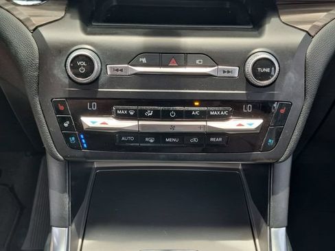 Used 2020 Ford Explorer Limited w/ Hybrid Equipment Group 310A RWD image 15