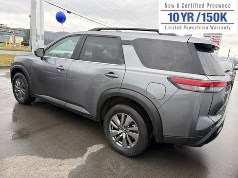 Used 2025 Nissan Pathfinder SV image 9