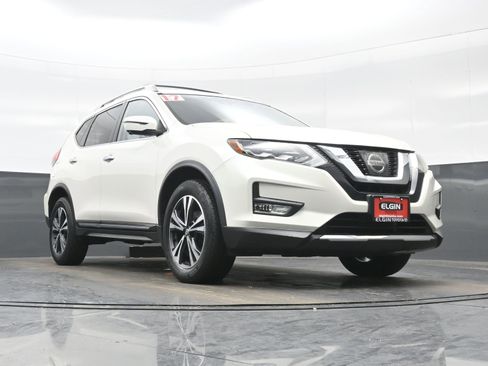 Used 2017 Nissan Rogue SL w/ SL Premium Package image 32