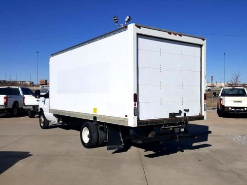 Used 2017 Ford E-350 and Econoline 350 Super Duty image 9
