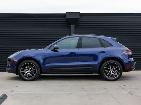 Certified 2023 Porsche Macan image 2
