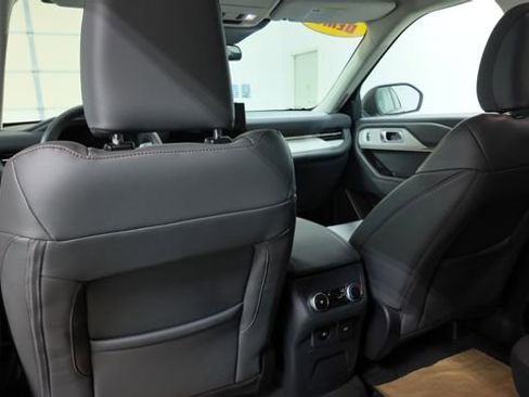 Used 2026 Ford Explorer Active w/ Active Comfort Package AWD/4WD image 18