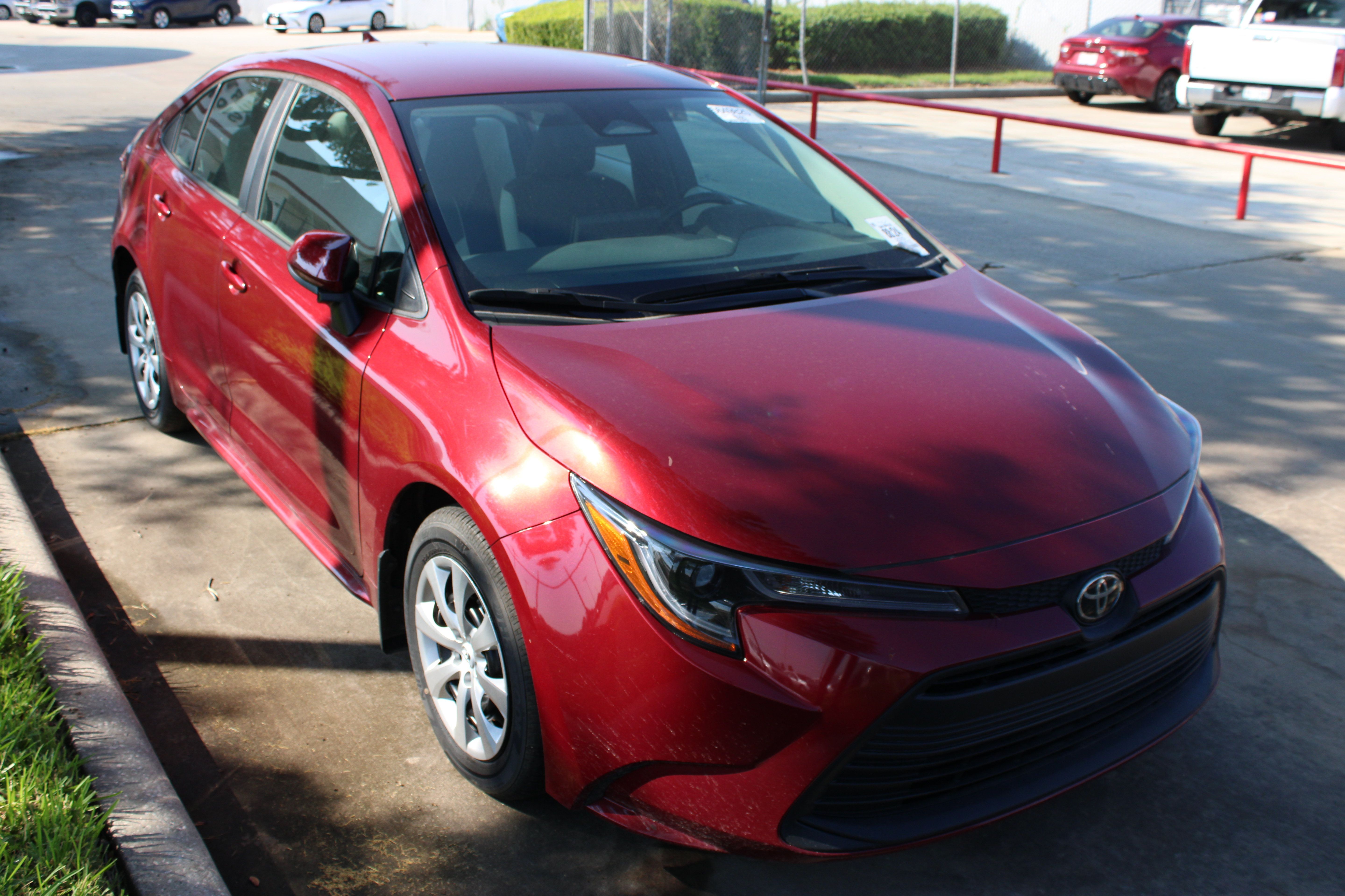 Used 2025 Toyota Corolla LE FWD image 2