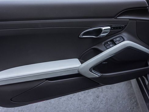 Certified 2016 Porsche Cayman image 21