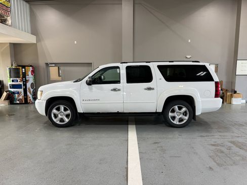 Used 2007 Chevrolet Suburban 2WD image 1
