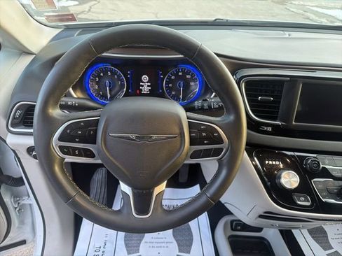 Used 2023 Chrysler Voyager LX image 18