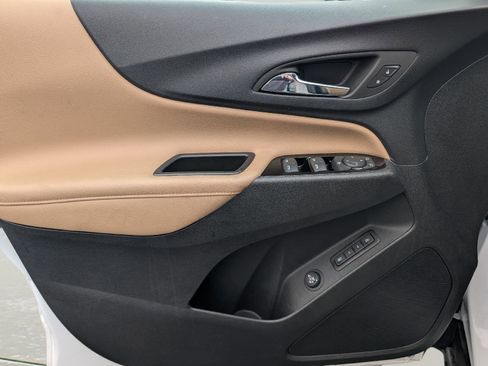 Used 2023 Chevrolet Equinox Premier image 9