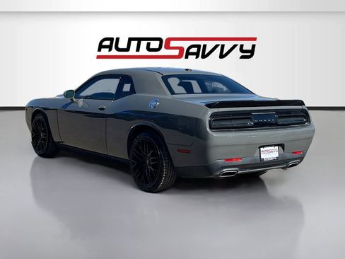 Used 2017 Dodge Challenger SXT RWD image 5