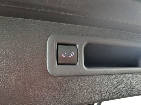 Used 2021 Toyota Highlander XLE image 11