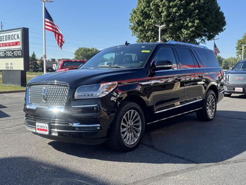 Used 2021 Lincoln Navigator L 4WD image 3