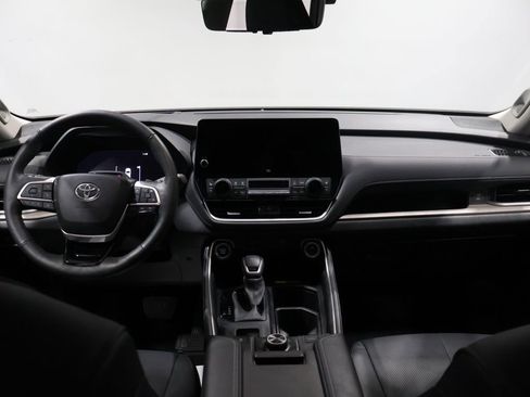 Used 2024 Toyota Grand Highlander Platinum image 16