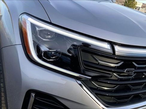 Used 2024 Volkswagen Atlas Cross Sport SEL R-Line image 28