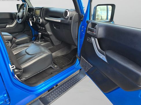 Used 2016 Jeep Wrangler Unlimited Sahara w/ Connectivity Group AWD/4WD image 24