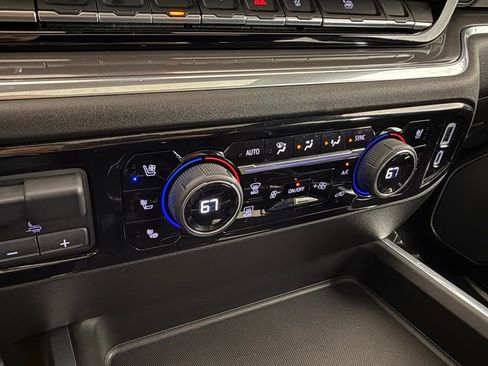 Used 2025 Chevrolet Silverado 2500 High Country w/ High Country Premium Package AWD/4WD image 31