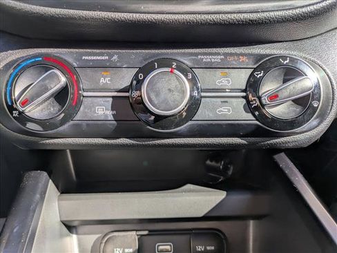 Used 2020 Kia Soul LX image 15