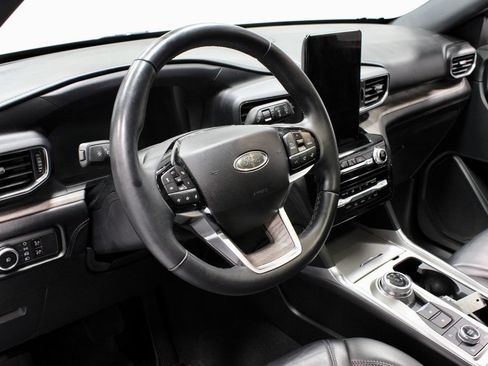 Used 2023 Ford Explorer Platinum w/ Technology Package AWD/4WD image 27