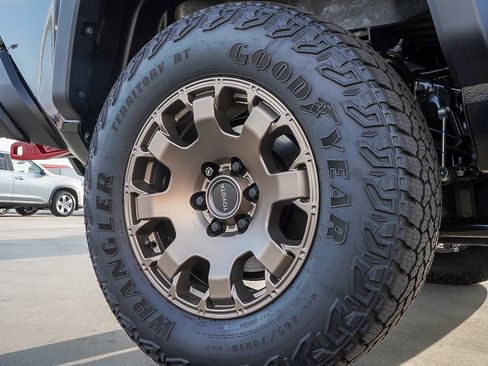 New 2025 Toyota Tacoma Trailhunter image 9