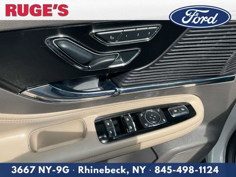 Used 2022 Lincoln Corsair AWD w/ Premium Package image 17