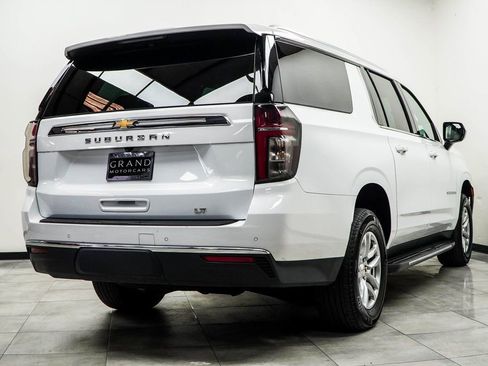 Used 2024 Chevrolet Suburban LT image 12