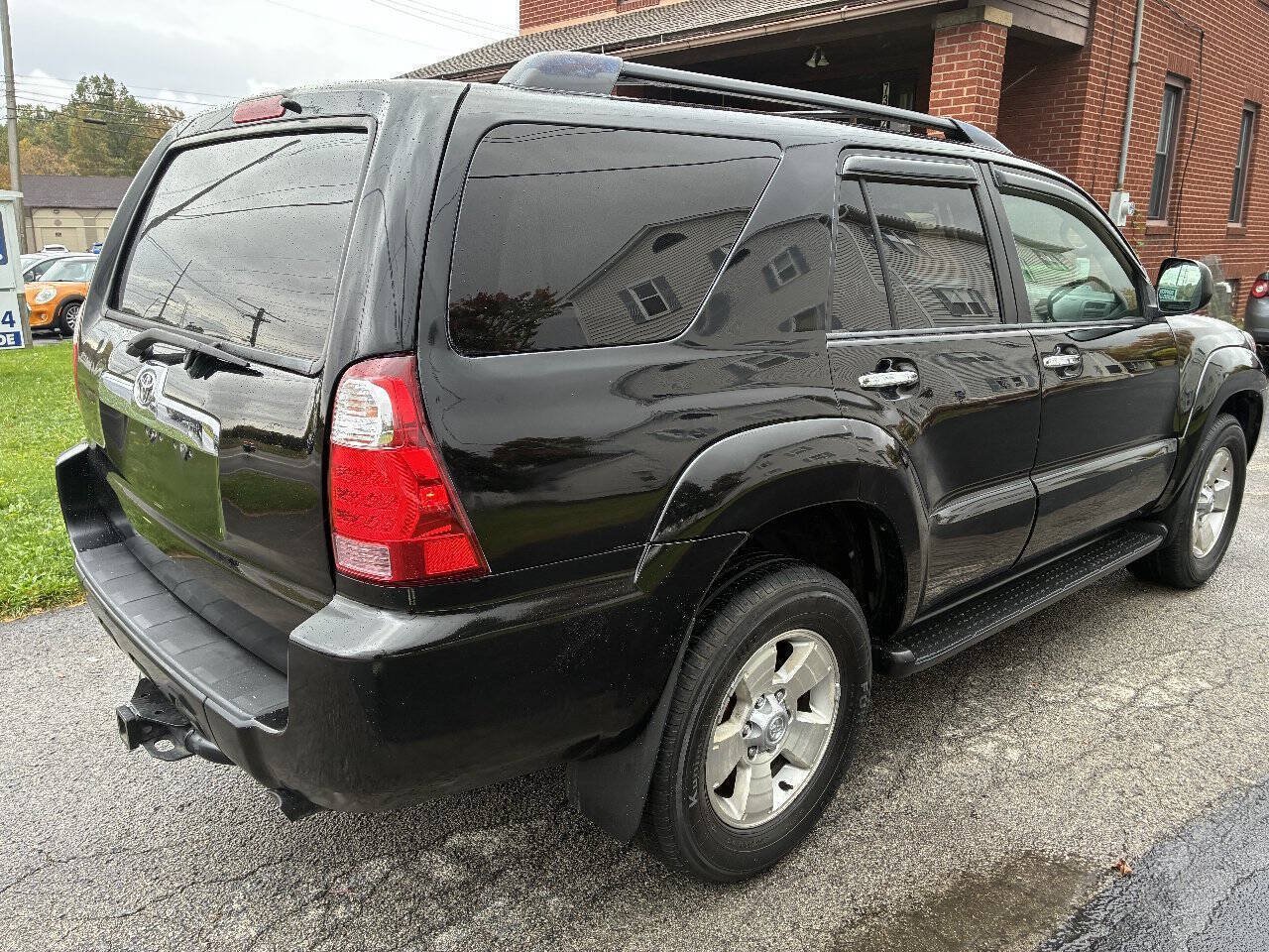 Used 2007 Toyota 4Runner SR5 AWD/4WD image 4