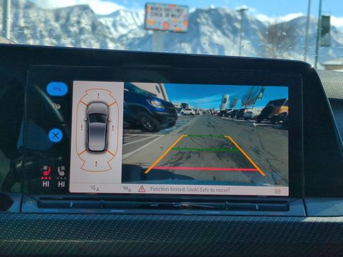 Used 2022 Volkswagen Golf R image 27