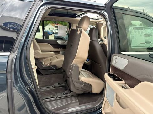 Used 2024 Lincoln Navigator L Reserve AWD/4WD image 14