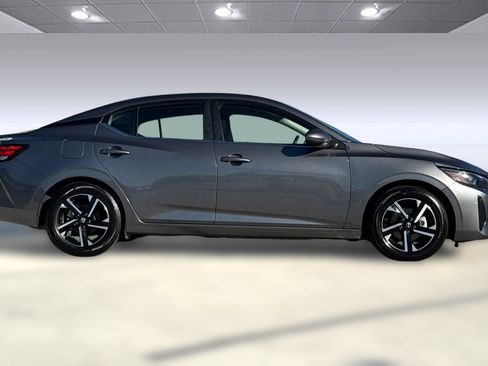 Used 2024 Nissan Sentra SV image 2