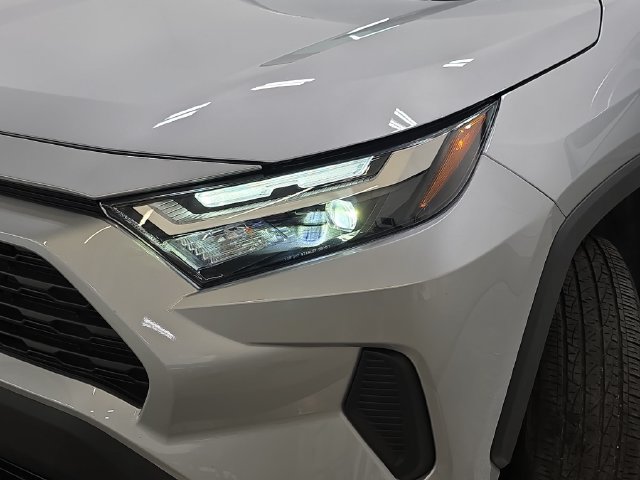 Certified 2025 Toyota RAV4 LE FWD image 27