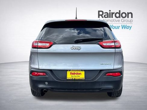 Used 2017 Jeep Cherokee Sport FWD image 6