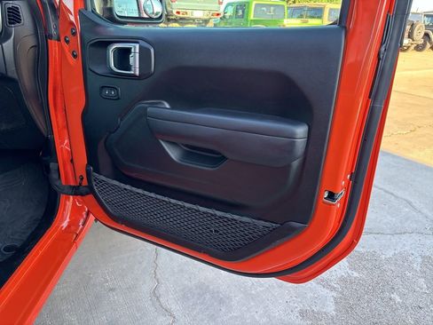 Used 2023 Jeep Gladiator Sport AWD/4WD image 25