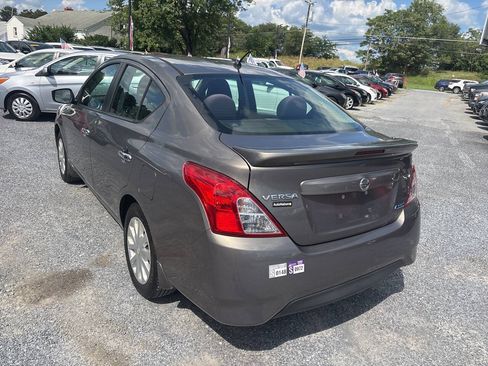 Used 2015 Nissan Versa SV FWD image 10