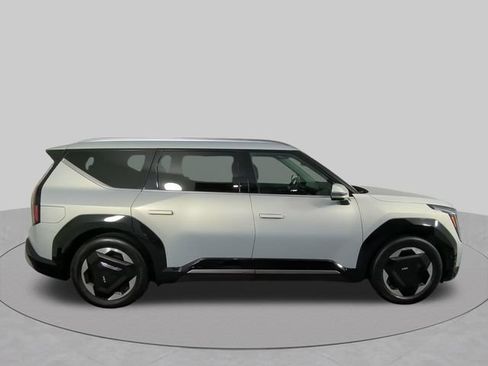 Used 2024 Kia EV9 Land AWD/4WD image 41