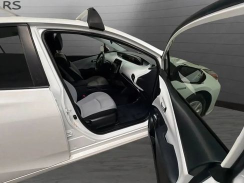 Used 2022 Toyota Prius LE FWD image 25