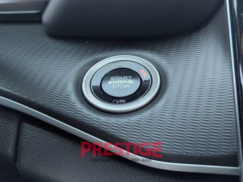 Used 2025 Jeep Grand Cherokee L Laredo RWD image 18