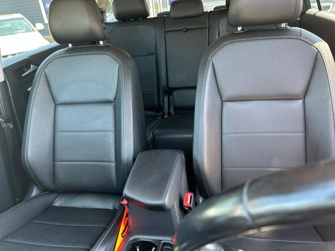 Used 2018 Volkswagen Tiguan SE w/ 3rd Row Seat Package AWD/4WD image 18