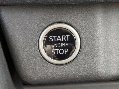 Used 2023 Nissan Rogue SV image 32