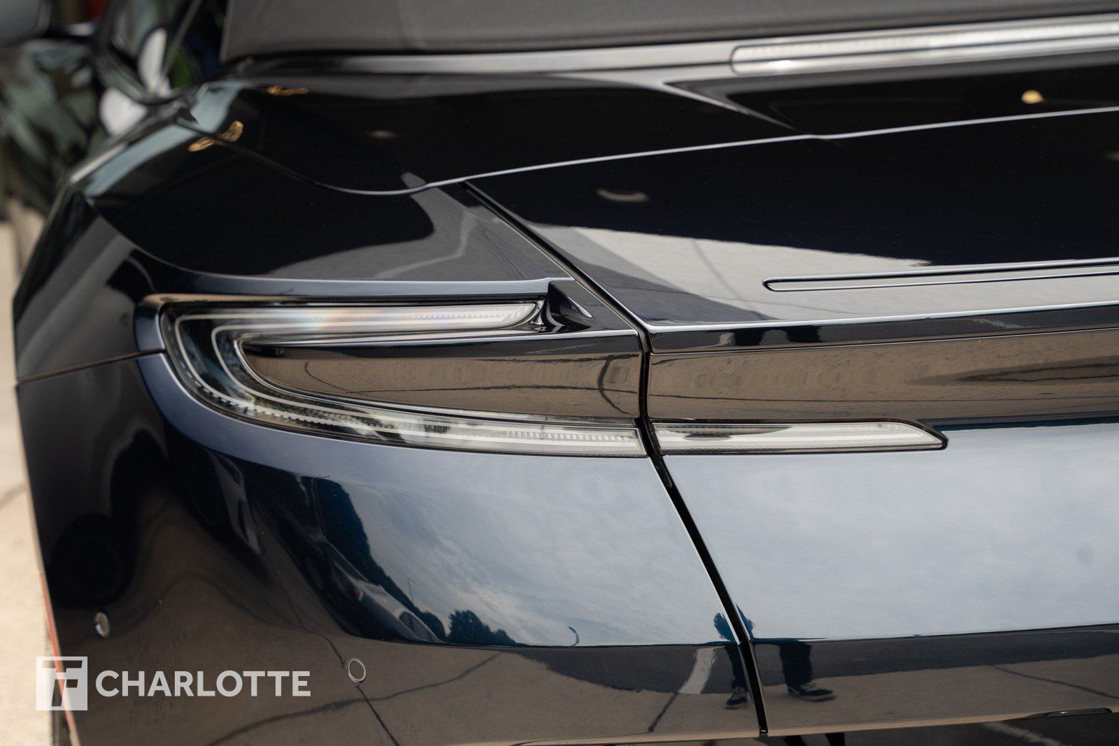 Used 2019 Aston Martin DB11 Volante RWD image 14