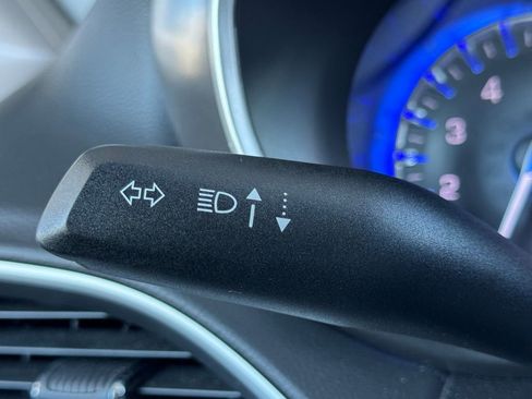 Used 2024 Chrysler Pacifica Touring-L image 9