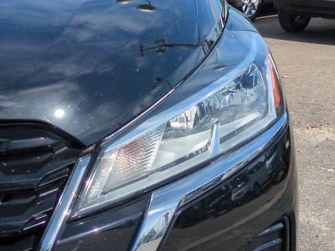 Used 2022 Nissan Kicks SV FWD image 10