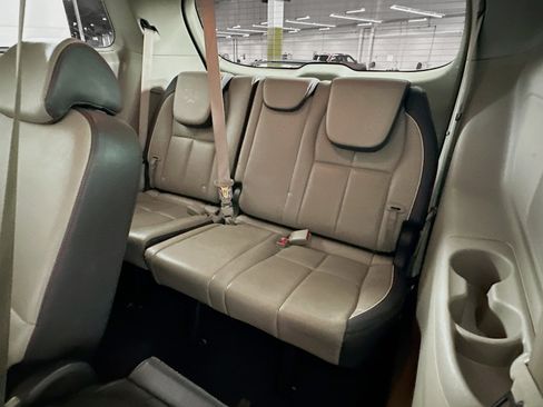 Used 2016 Kia Sedona EX FWD image 27