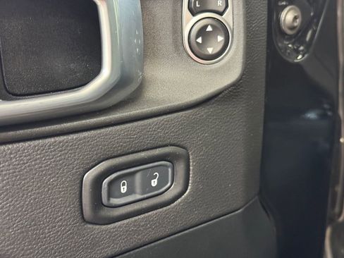 Used 2021 Jeep Wrangler Unlimited Sahara image 10