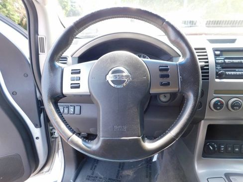 Used 2005 Nissan Pathfinder SE Off-Road w/ (P01) SE Off-Road Premium Pkg AWD/4WD image 10