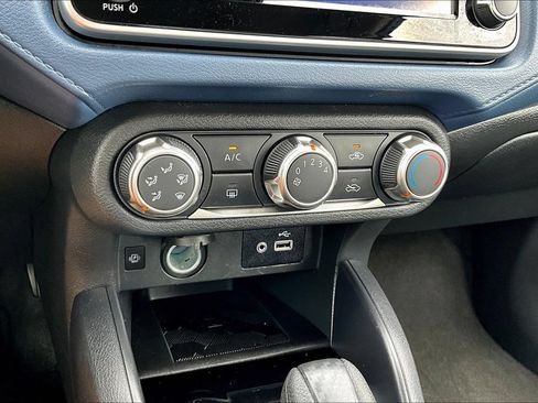 Used 2025 Nissan Versa SV FWD image 16